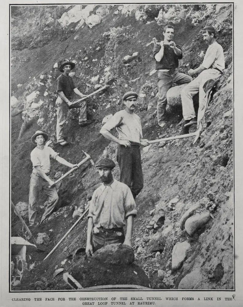 CLEARING THE FACE FOR THE CONSTRUCTION OF THE SMALL TUNNEL WHICH FORMS A LINK IN THE GREAT LOOP TUNNEL AT RAURIMU