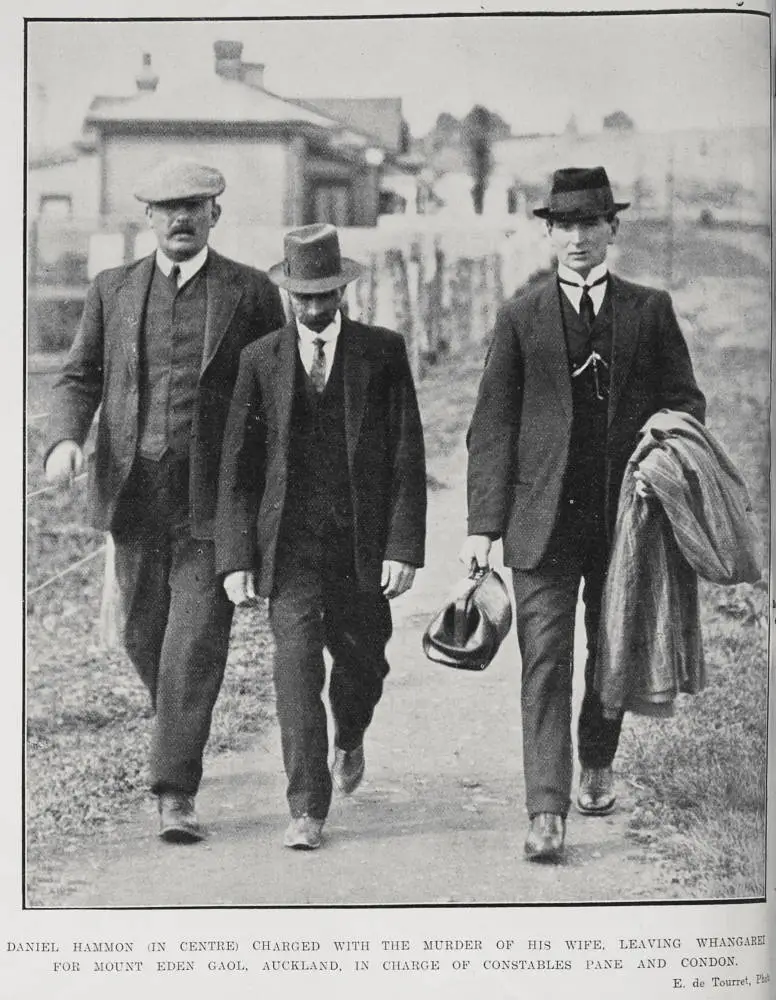 Daniel Hammon (centre) charged with the murder of his wife, Mary Hammon, in Whangarei, 21 July 1914