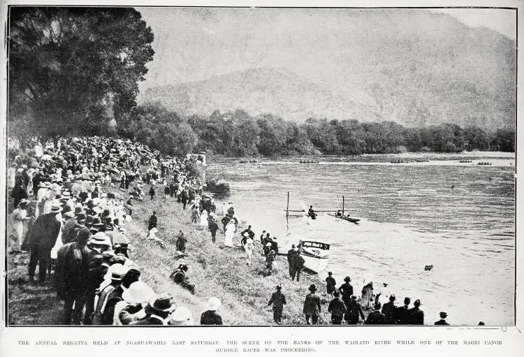 The annual regatta held at Ngaruawahia last Saturday: the scene on the banks of the Waikato River while one of the Māori canoe hurdle races was proceeding