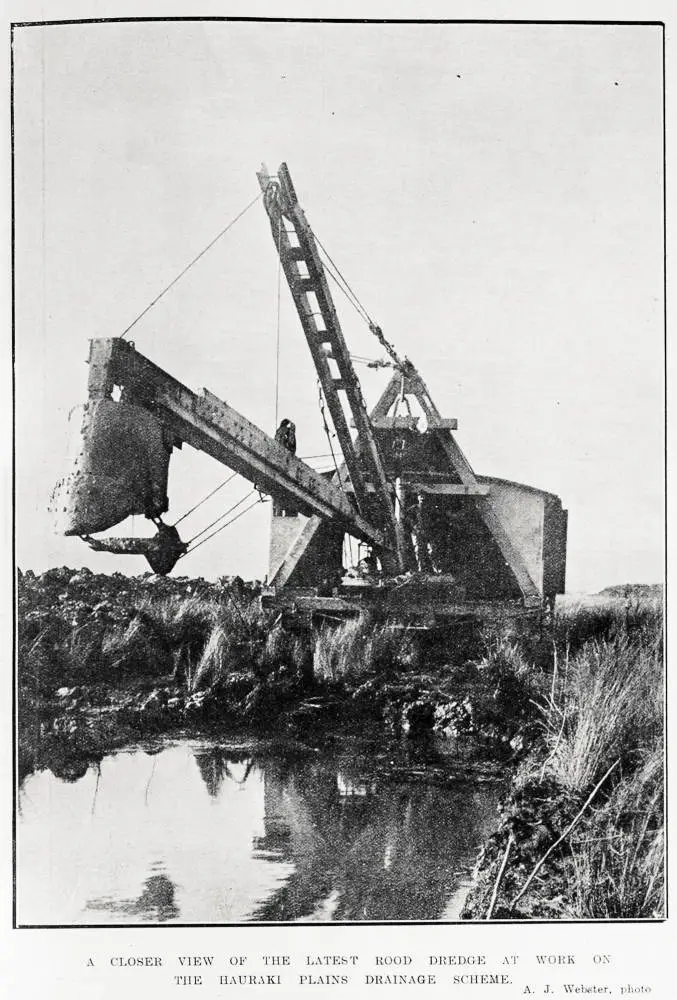 A closer view of the latest rood dredge at work on the Hauraki Drainage Scheme