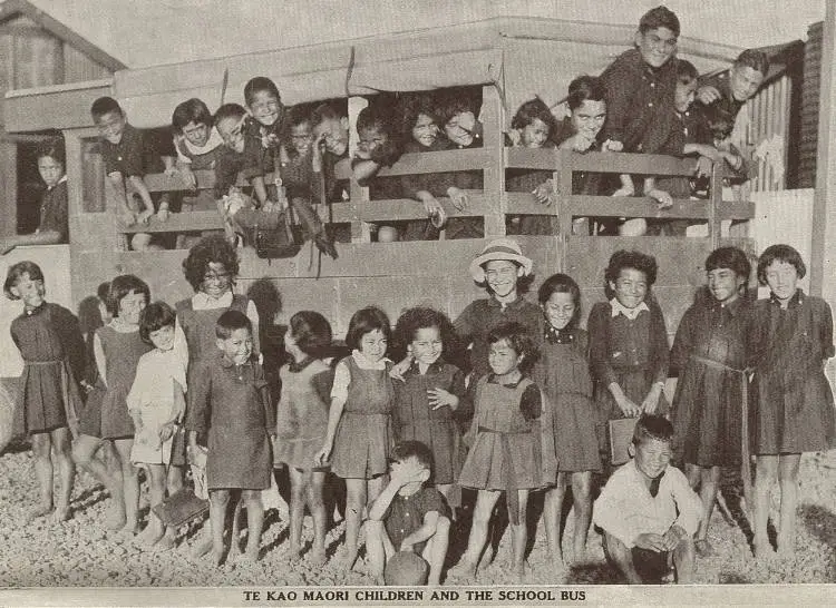 Te Kao Māori children and the school bus