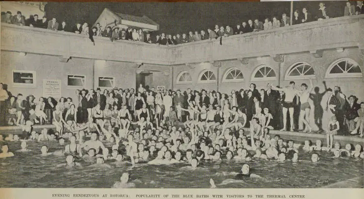 Evening rendezvous at Rotorua: popularity of the Blue Baths with visitors to the thermal centre