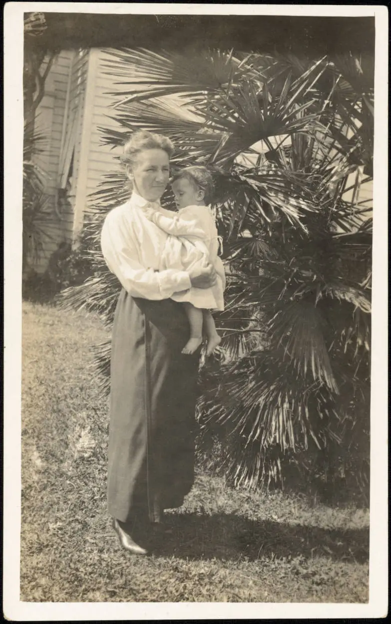 Sarah Ann Worrall and Olga May Worrall, 1922