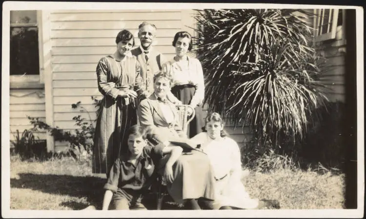 Worrall family, 1922