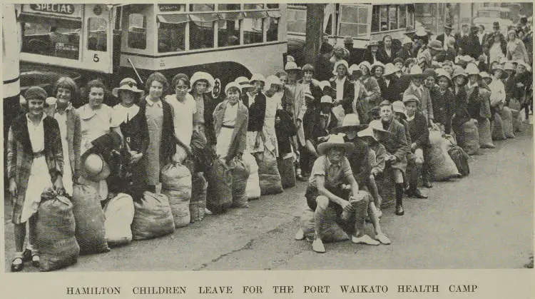 Hamilton children leave for the Port Waikato Health Camp