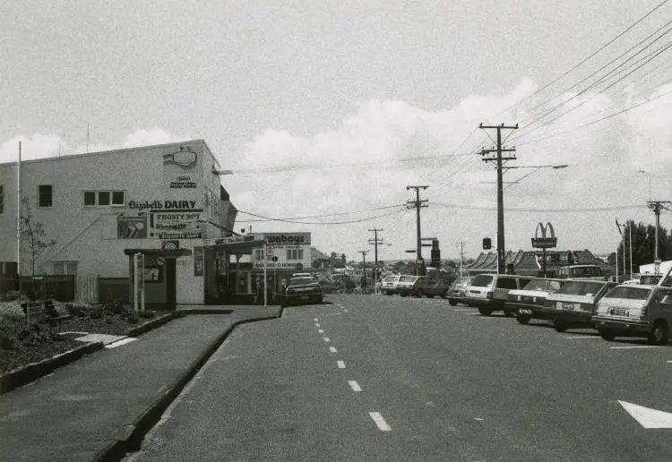 Belmont Shops looking south along Lake Road, Takapuna, 1992