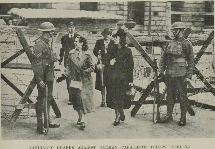 Admiralty guards against German parachute troops' attacks