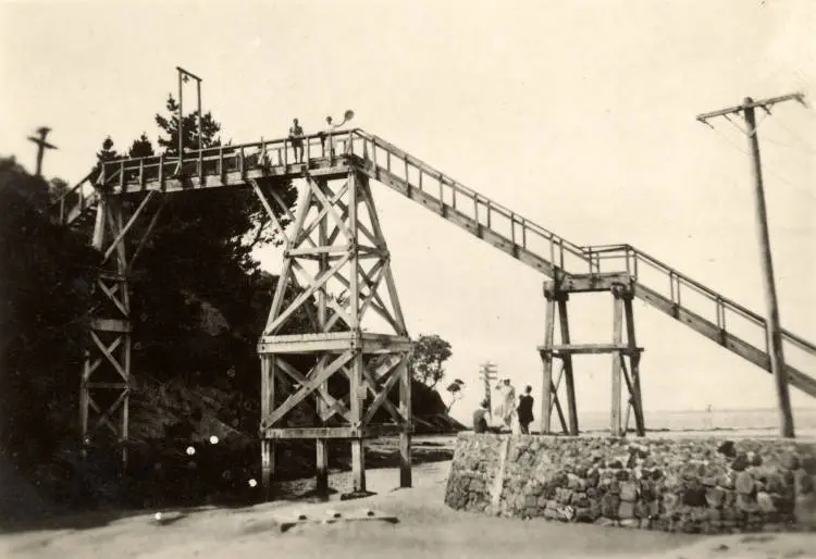 Footbridge to Castor Bay.
