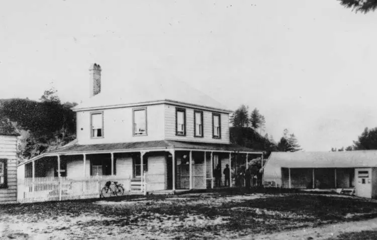 Albany hotel, the Bridge Inn.