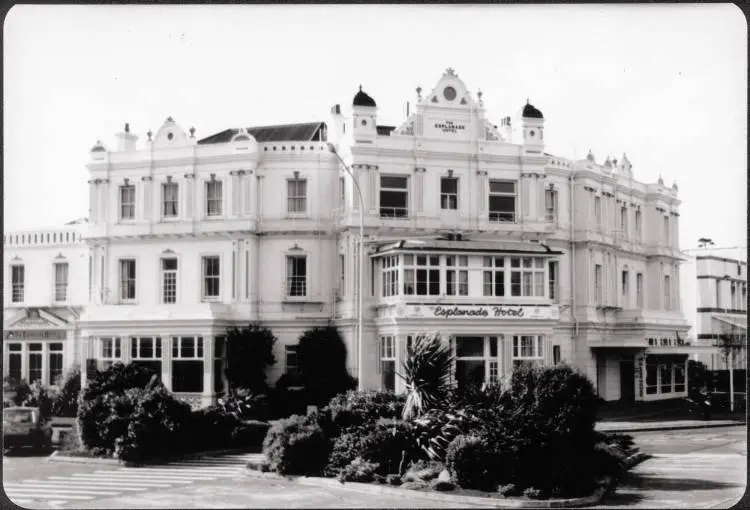 Esplanade Hotel, Victoria Road, Devonport