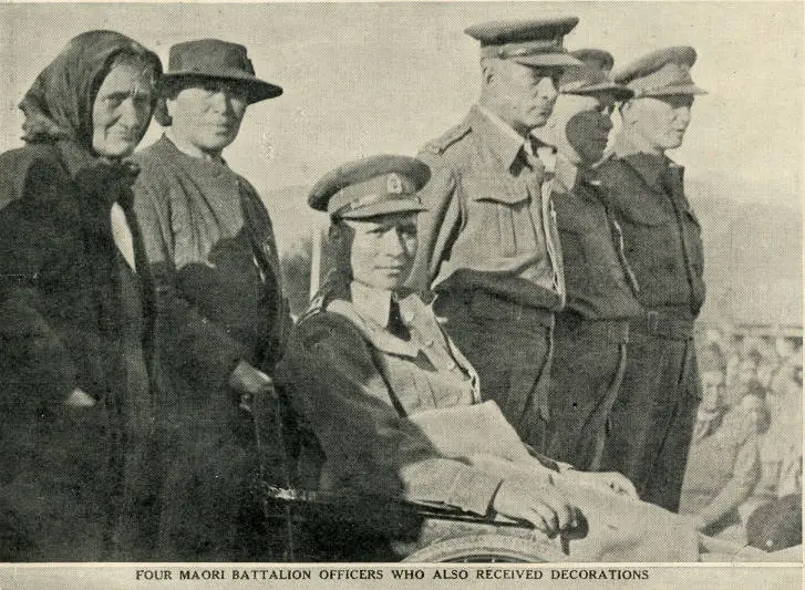 Māori Battalion officers receiving decorations