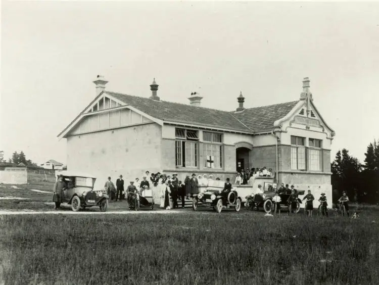 Temporary flu epidemic hospital at Northcote School, Northcote, Auckland.