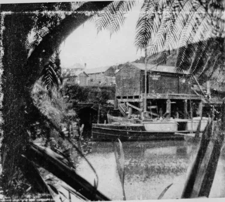 Albany Upper Wharf with 'Centaur' moored alongside.