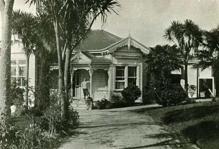 Vernon', the Hutchinson family villa, Marama Terrace, Birkenhead.