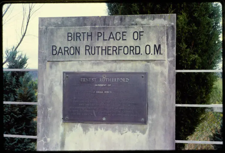 Rutherford birthplace plaque, 1967