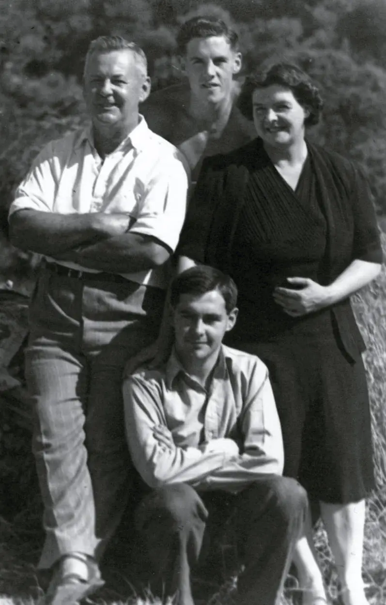 McDermott family, Browns Bay, 1942