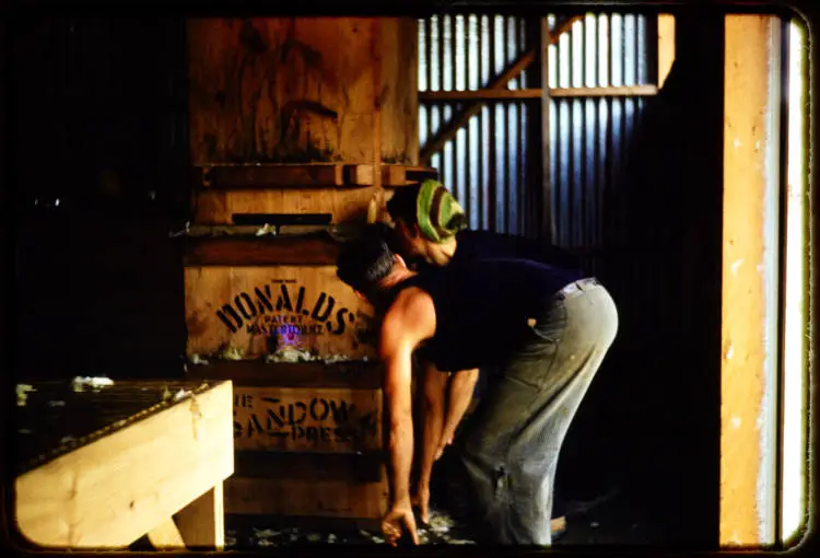 Gillettes working woolpress