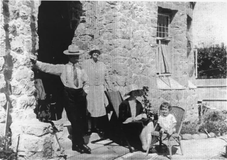 Algie family, Thorne Bay, Takapuna, 1929