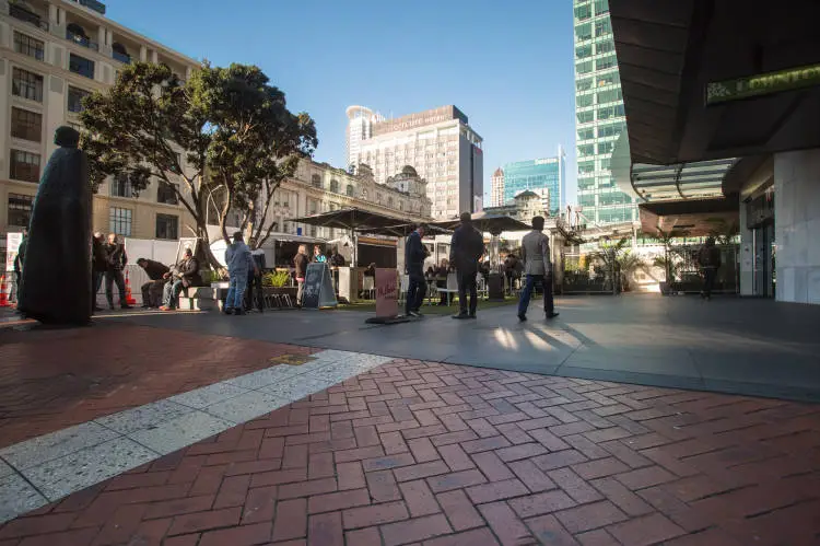 Lower Queen Street cafe, Auckland Central, 2016