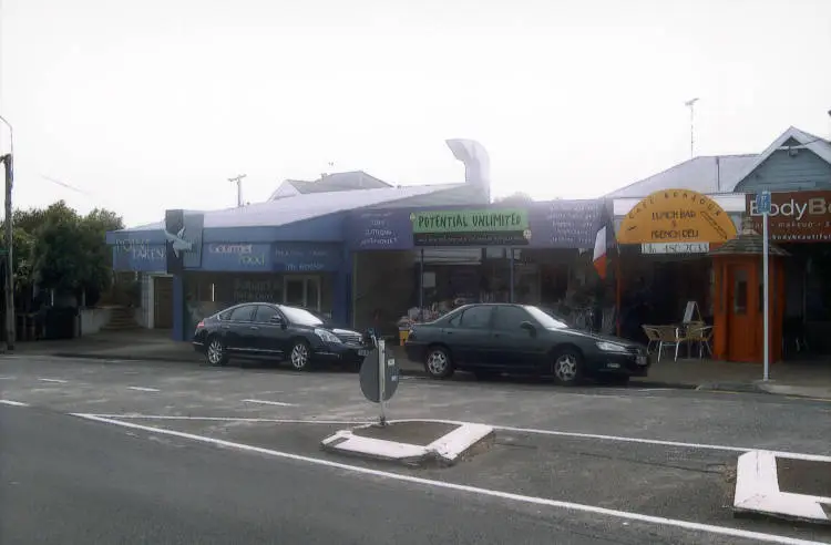Shops on Queen Street, Northcote Point.