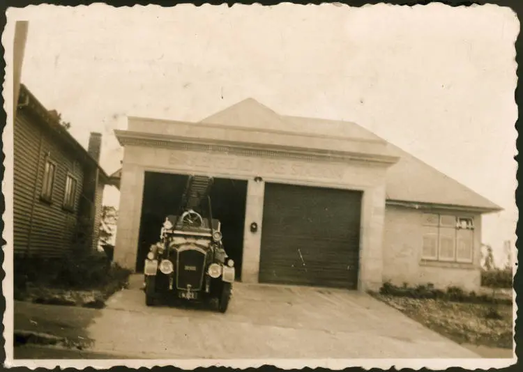 Dennis fire truck in front of the original 1931 fire station, Mokoia Road, Birkenhead.