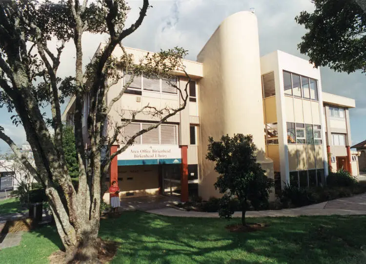Birkenhead Public Library and Area Office, Nell Fisher Reserve, Birkenhead.