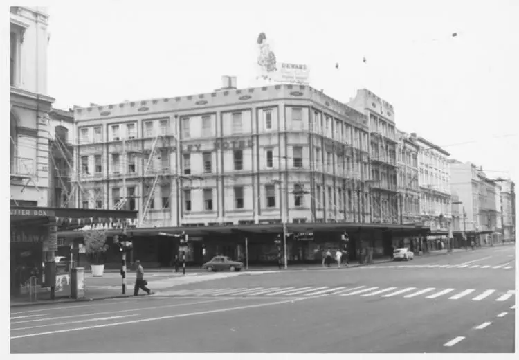 Waverley Hotel, Customs Street, Auckland Central, 1963