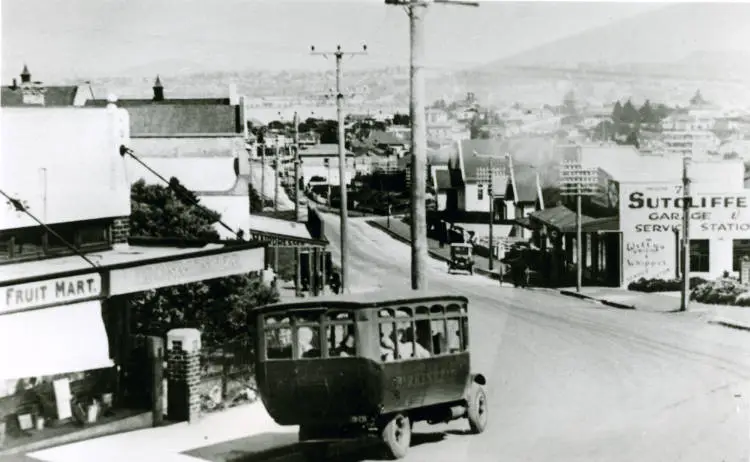 Bus at Highbury corner, Birkenhead, 1919