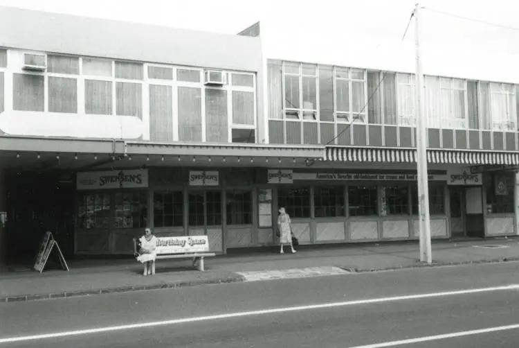 Swensen's ice cream parlour, Lake Road, Takapuna.