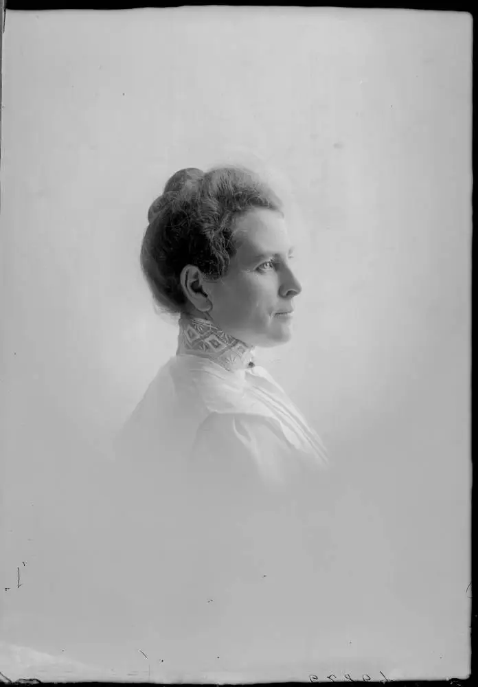 Mrs Calder, 1910