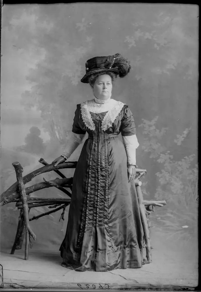 Mrs Pagni, 1910