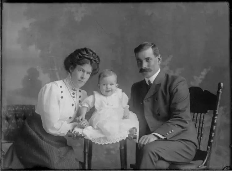 Parris family group, 1910