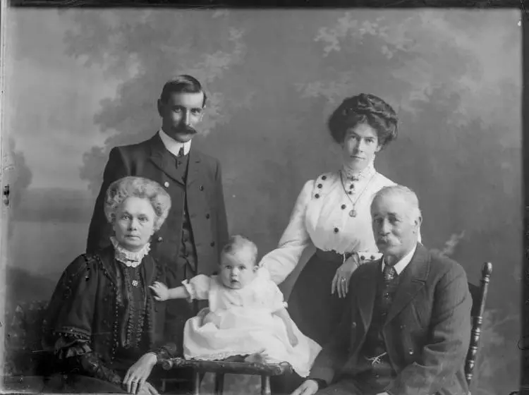 Parris family group, 1910