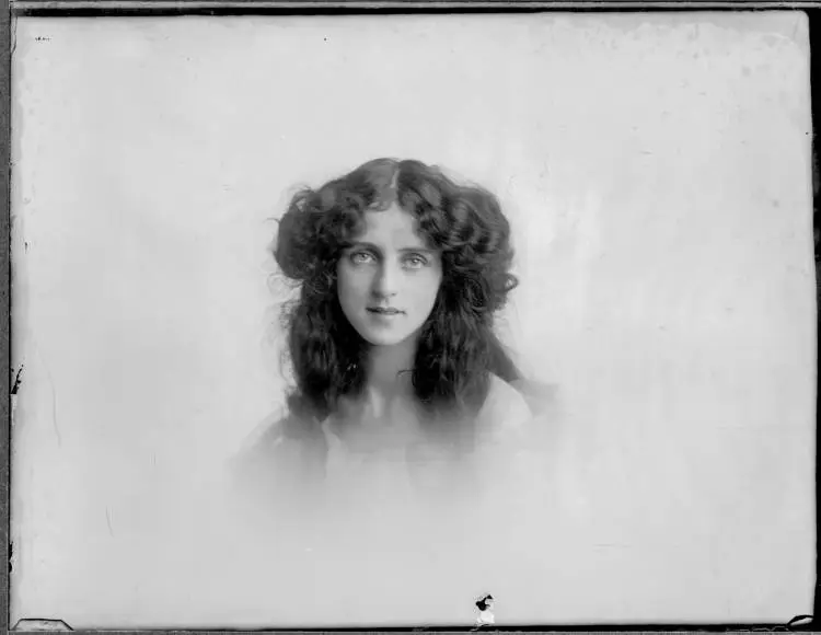 Miss Sutherland, 1910