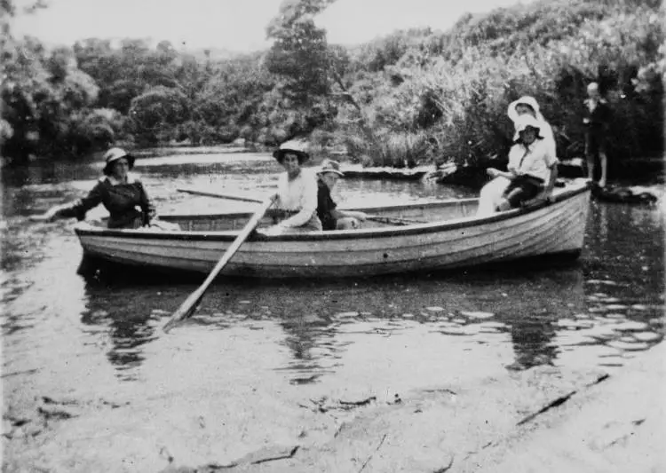 Boating party on Lucas Creek, Albany, 1910