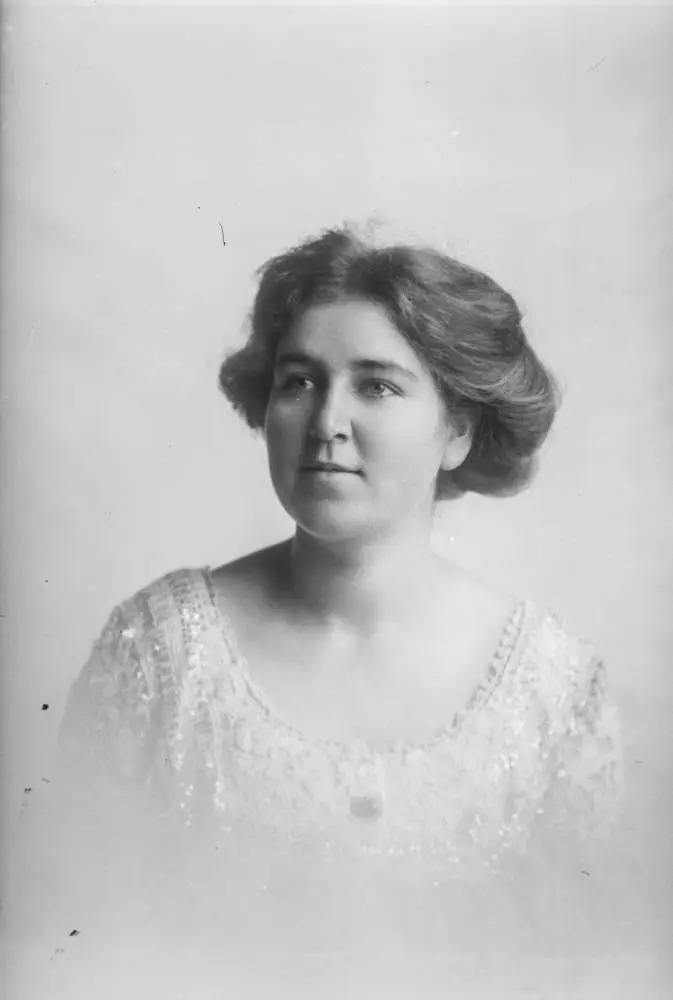 Miss McLean, 1910