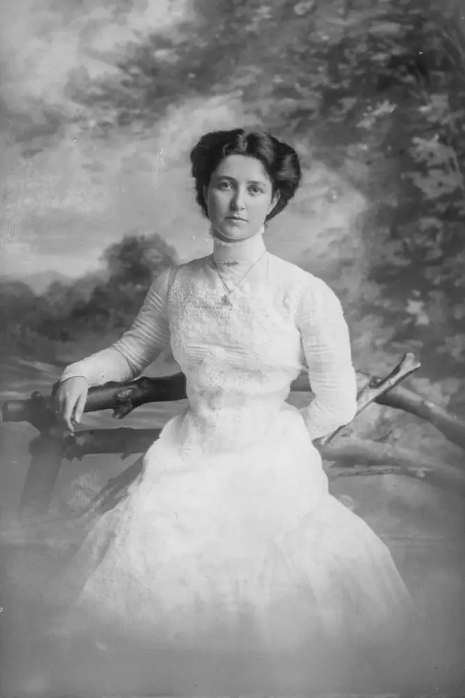 Miss Fabian, 1910