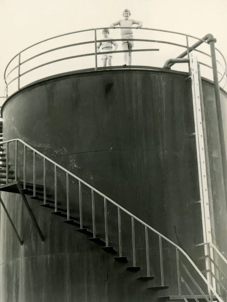 Fuel oil tanks, Chelsea Sugar Refinery, Birkenhead, 1970s