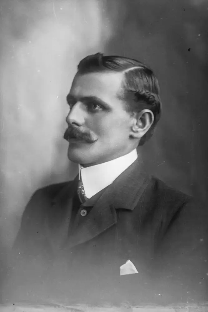 Mr Nicholls, 1909