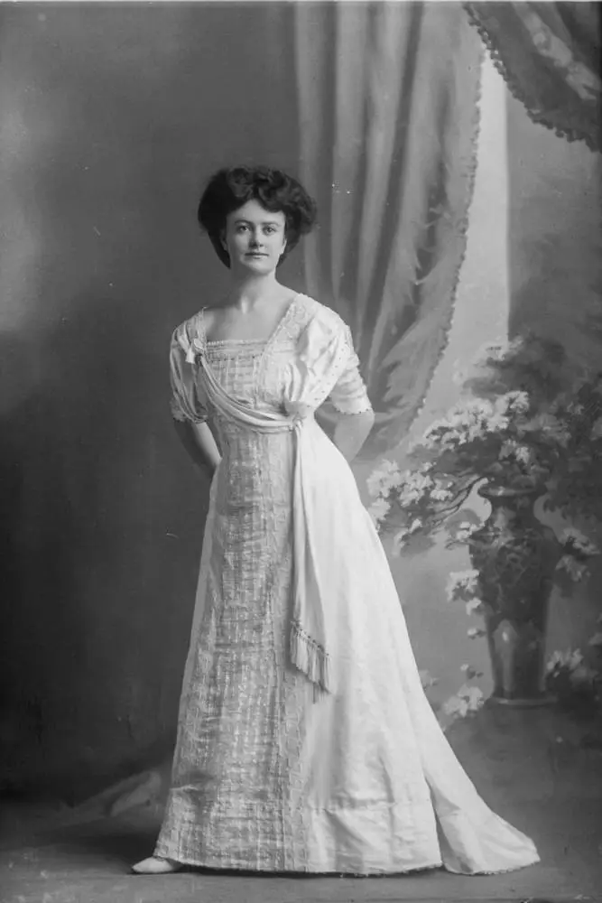 Miss A Gribbin, 1909