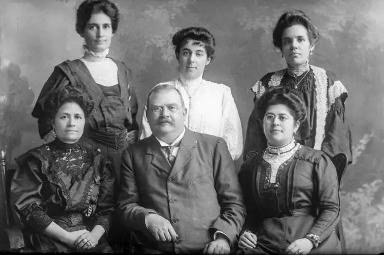 Kronfeld family, 1909