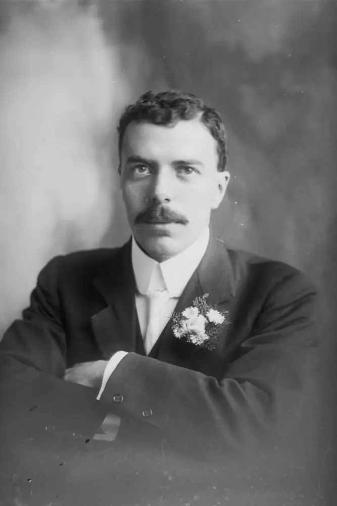 Mr Rainbow, 1909