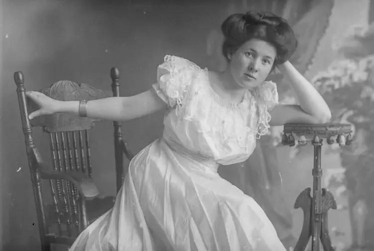 Miss Robertson, 1909
