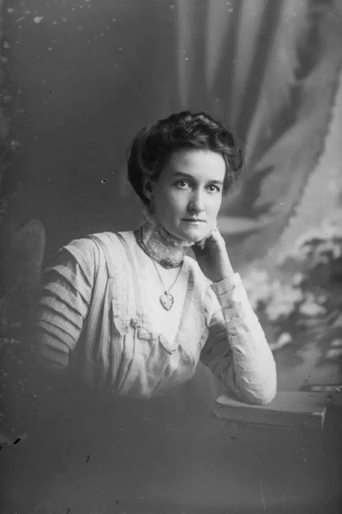 Miss Le Roy, 1909