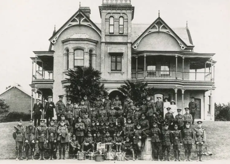 Territorial army and band in front of Sir Henry Brett's house, Killarney Street, Takapuna .