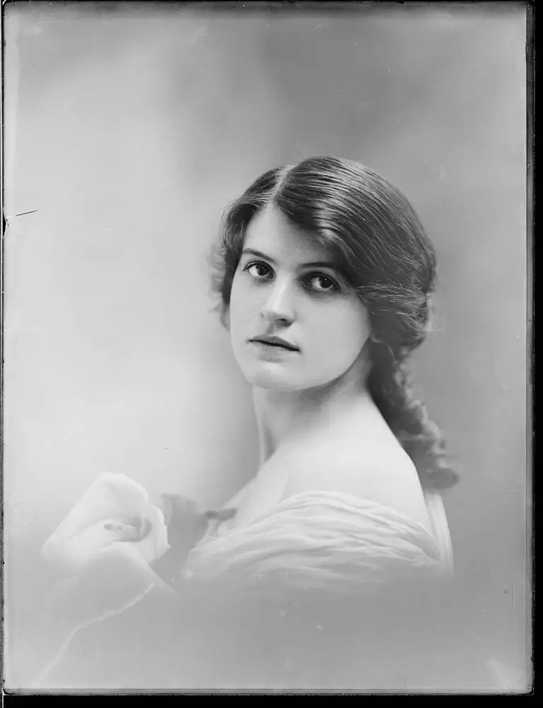 Miss Jasmine Hart