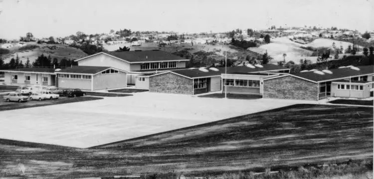 Northcross School from Sartors Avenue, 1970