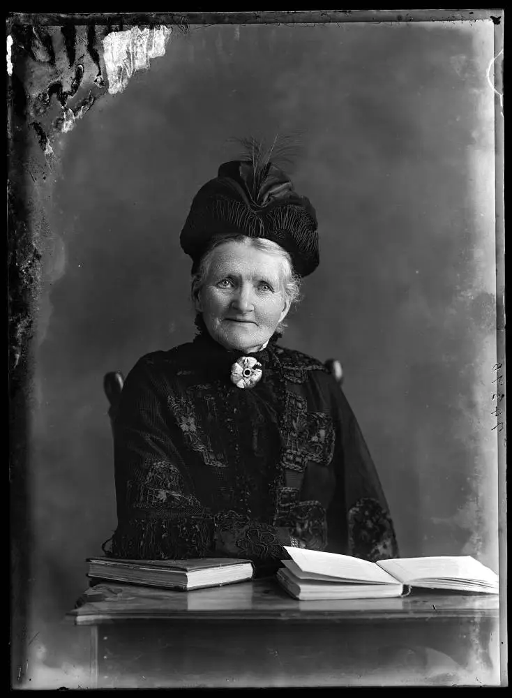 Mrs McPherson, 1913
