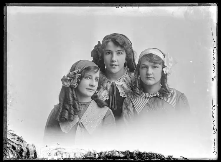 Russell group, 1913