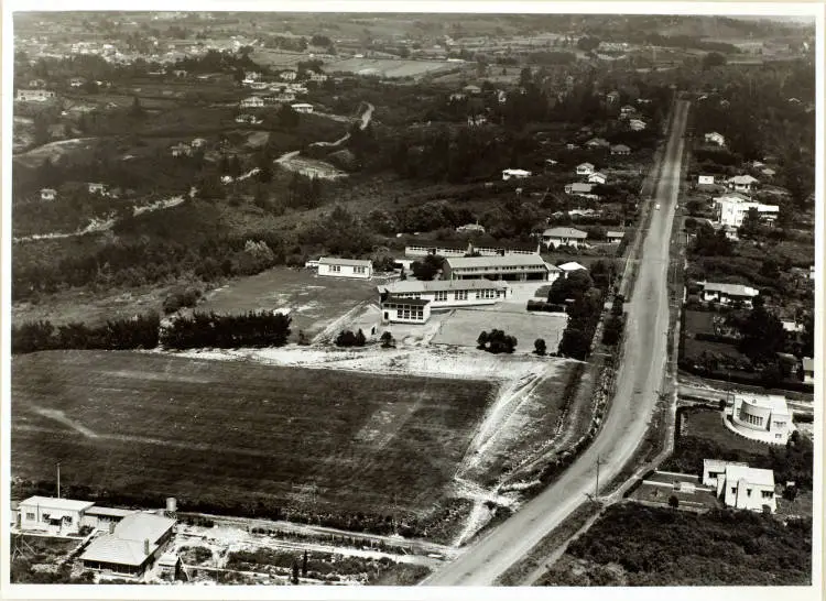 Aerial view of Campbells Bay Primary School, 1949